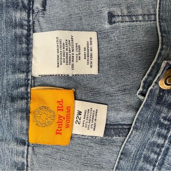 Ruby Rd. Classic Fit Straight-Leg Jeans in Size 22W - Picture 6 of 6